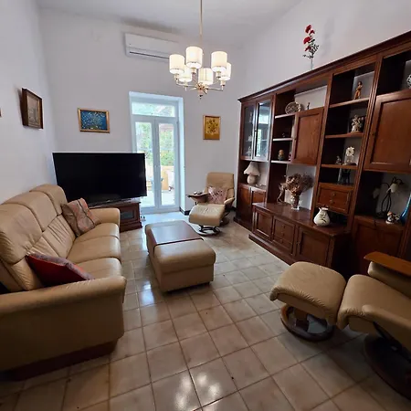 Charming House In With Bbq, Close To Promenade Tatil Evi