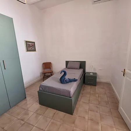 Charming House In With Bbq, Close To Promenade